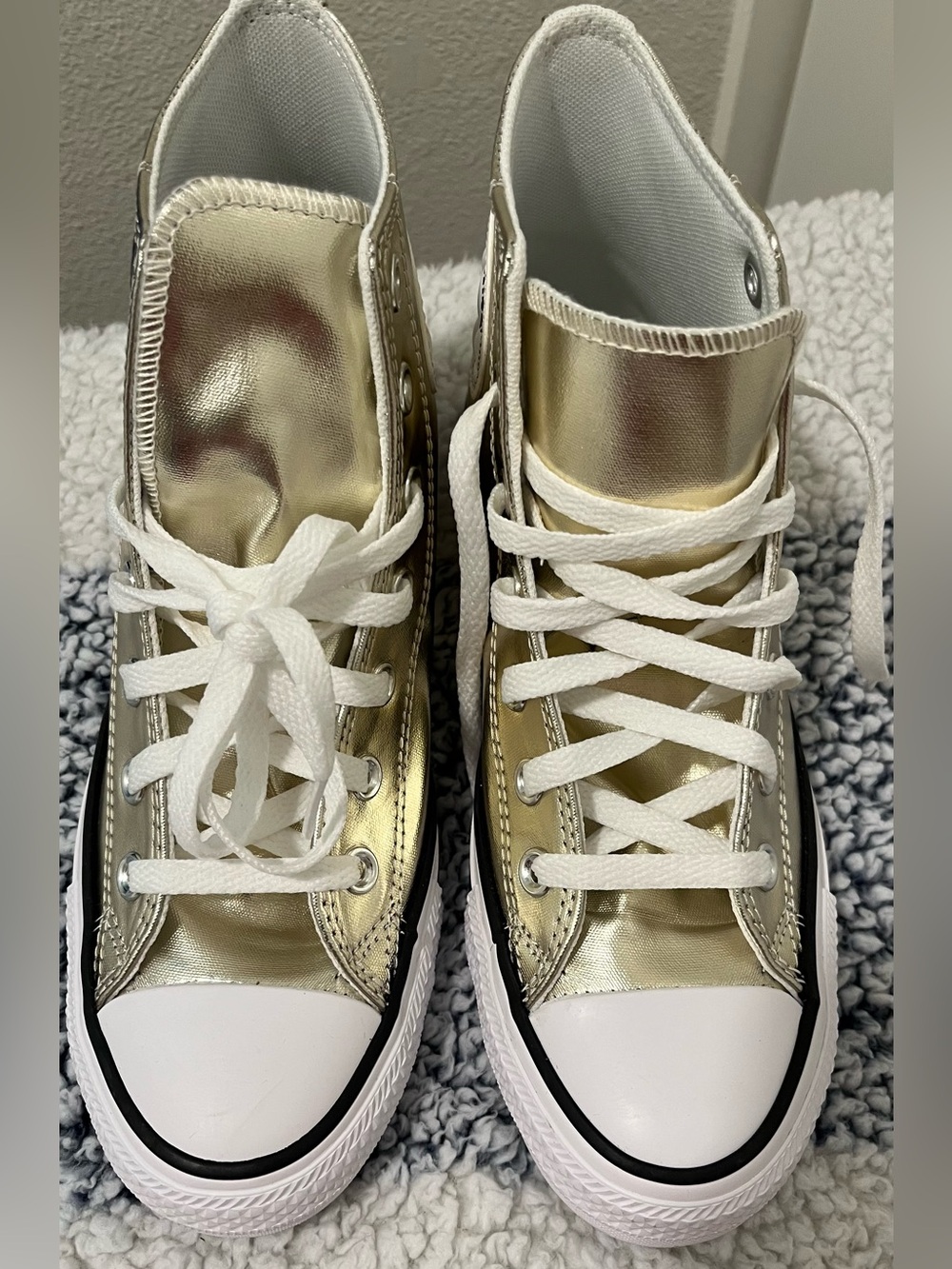 Converse Metallic Gold High-Top Sneakers with White Laces. Unisex